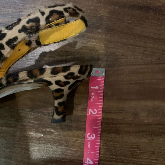 Leopard print slingback heel. - Picture 5 of 6